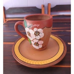 Caneca de barro pintadas a mão.