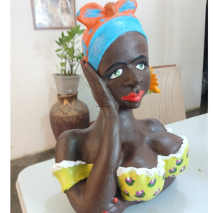 Namoradeira busto em barro ( cerâmica) pintado a mão 40cm
