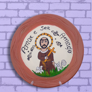 Prato decorativo de barro/cerâmica São Francisco  pintado a mão.