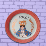 Prato decorativo "Paz" em barro/cerâmica pintado a mão N.S Aparecida.
