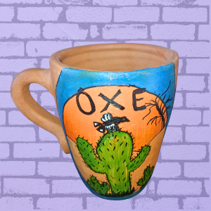 Caneca barro/cerâmica pintada a mão OXE com cacto.